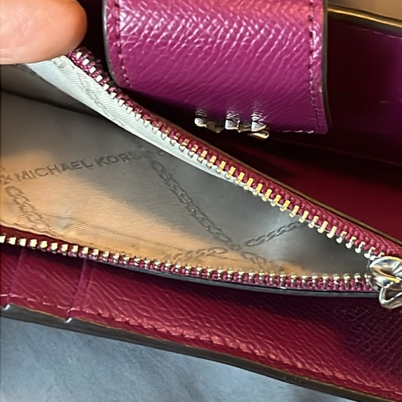 Michael Kors magenta pink color Saffiano leather wallet GUC - Picture 8 of 9